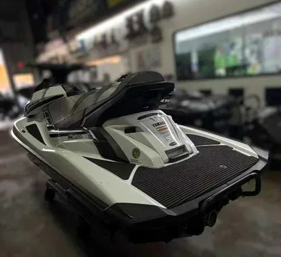 2018 Yamaha VX 110hp 1100cc 4 Stroke Engine – 1500cc Pre-Owned Jet Ski - MIAMI JET SKI MOTORSPORTS