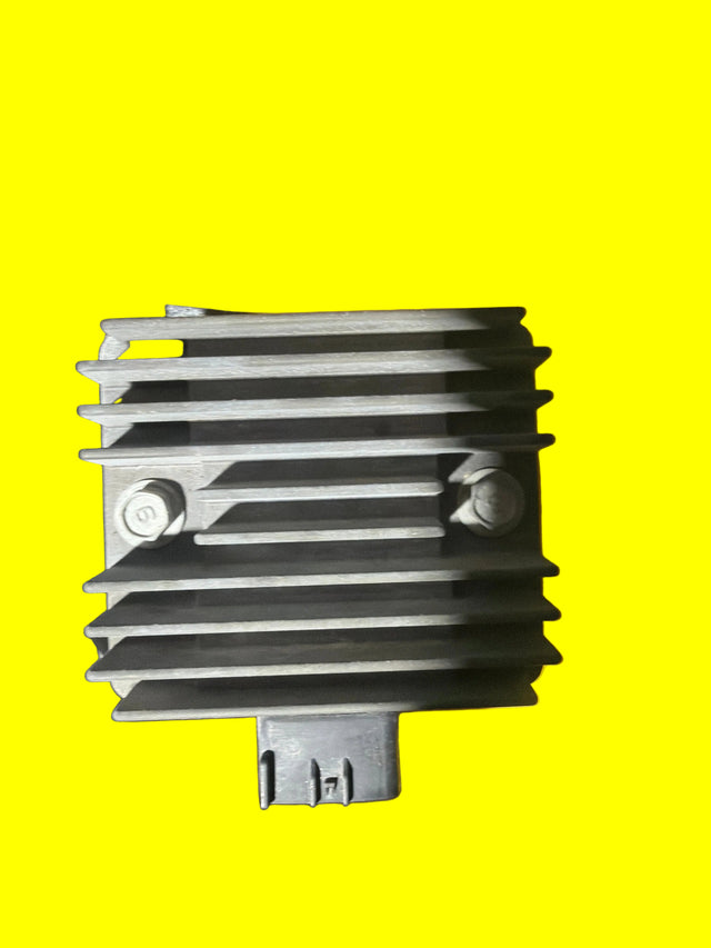 Used Yamaha ED3-00 voltage regulator and rectifier, MIAMIJETSKIMOTORSPORTS electrical part with tested condition.